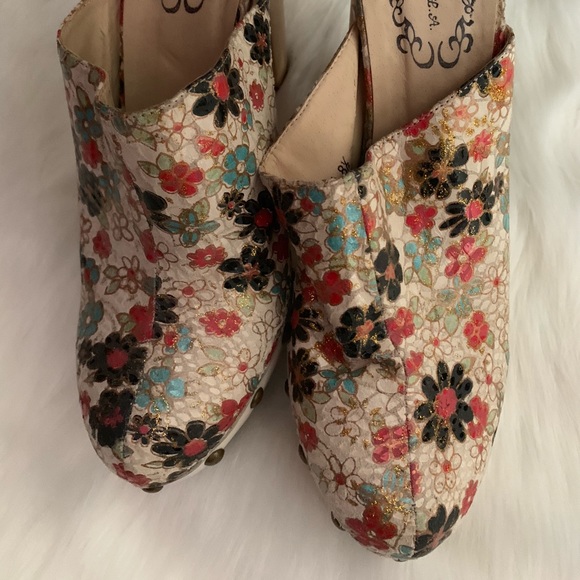 Clogs - Picture 4 of 6